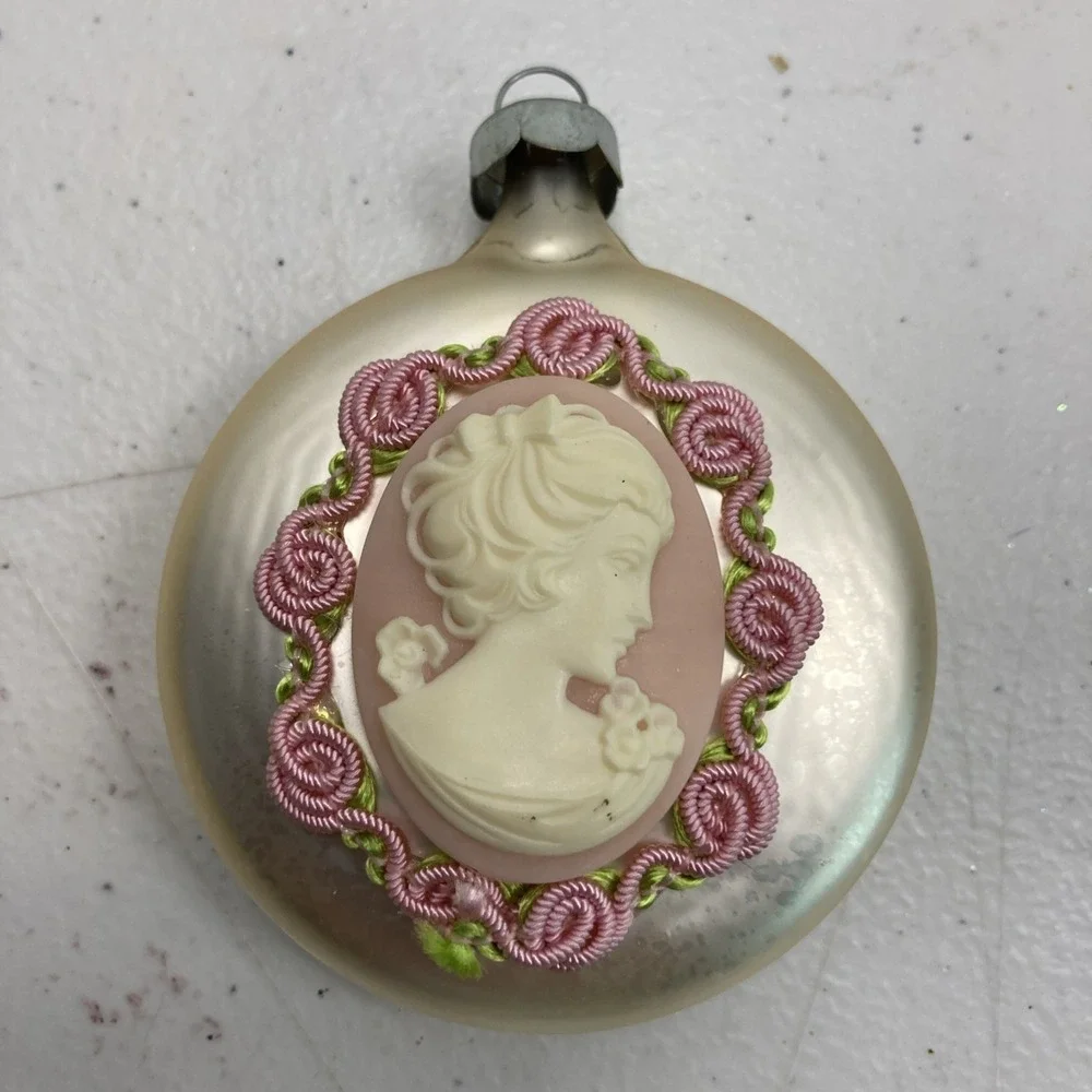 Random Lot Of 4‎ Vtg Blown Glass Christmas Ornament Acorn Cameo 3